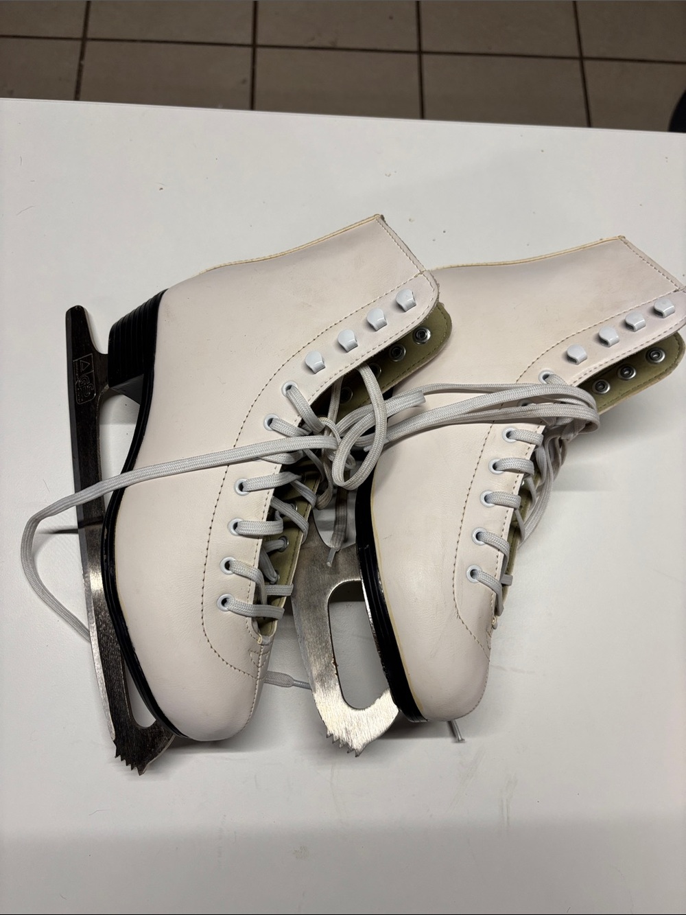 Women's White Lace-Up Figure Ice Skates